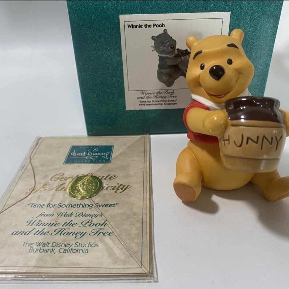 WDCC Disney Winnie the Pooh & the Honey Tree Time for Something Sweet 1996